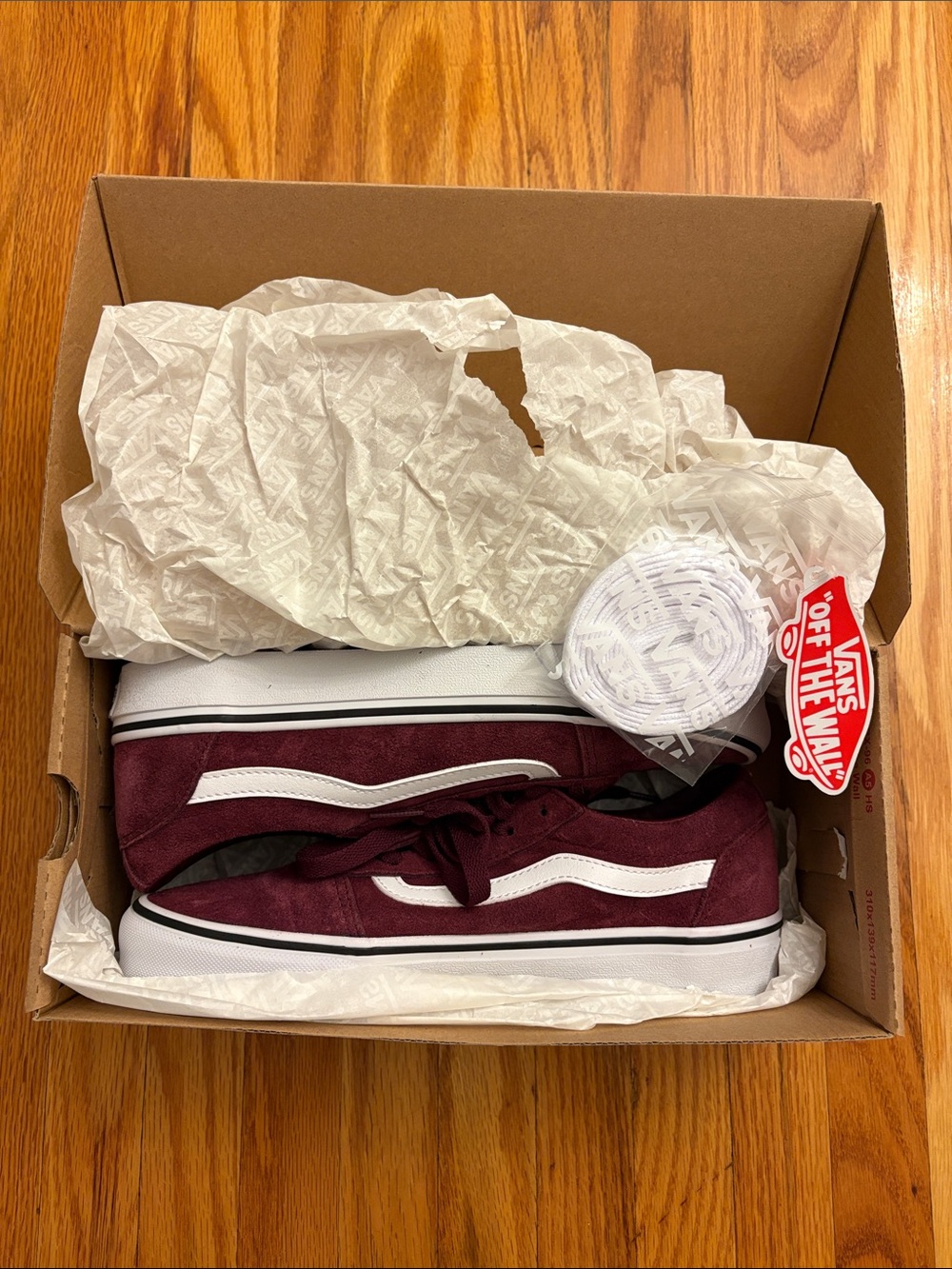 BNIB Vans Old Skool Ward Suede Sneakers in Burgundy and White